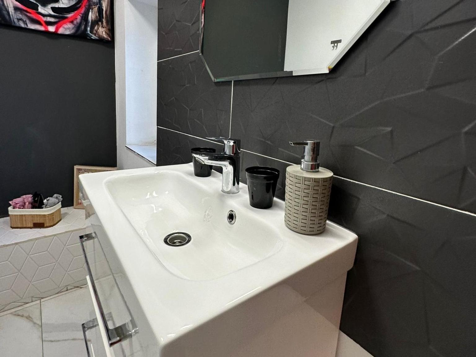The Fame - Modern Studio In Top Location & Parking Craiova Exteriér fotografie